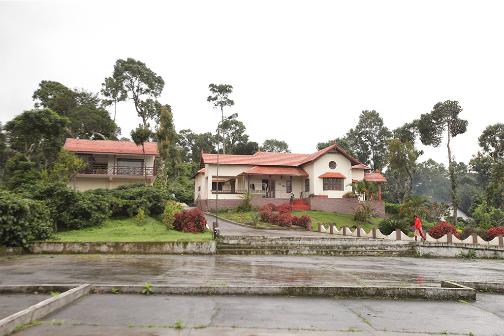 coorg bungalow accommodate 4-6 people 